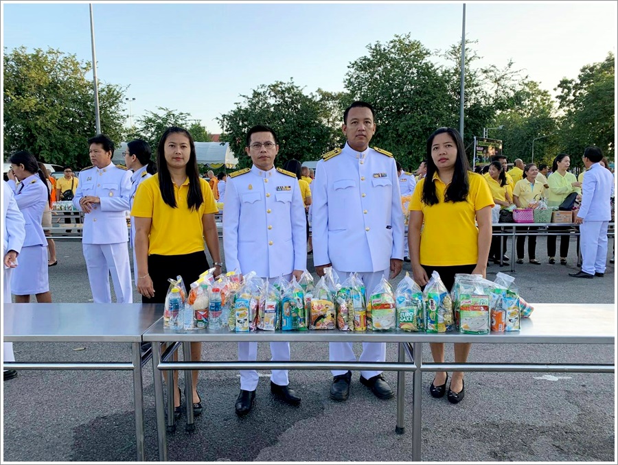 ﻿สำนักงานบังคับคดีกลุ่มจังหวัดที่ 2 (Sandbox) ร่วมพิธีทำบุญตักบาตร เนื่องในวันคล้ายวันสวรรคต พระบาทสมเด็จพระบรมชนกาธิเบศร มหาภูมิพลอดุลยเดชมหาราช บรมนาถบพิตร